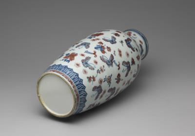 图片[2]-Vase with flowers and birds in underglaze blue and red, Qing dynasty (1644-1911)-China Archive